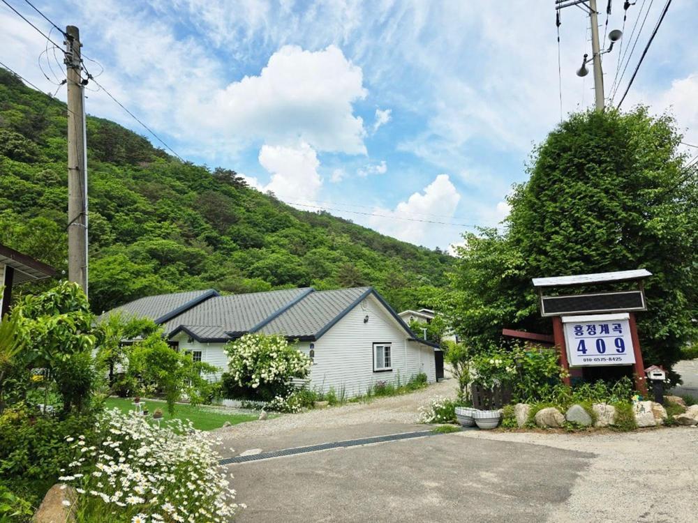 Pyeongchang Heungjeong Valley 409 Pension Eksteriør billede